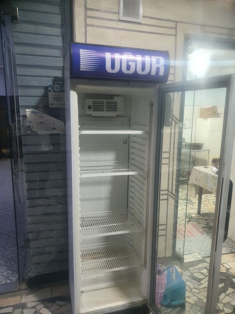Холодильник витрина сотилади