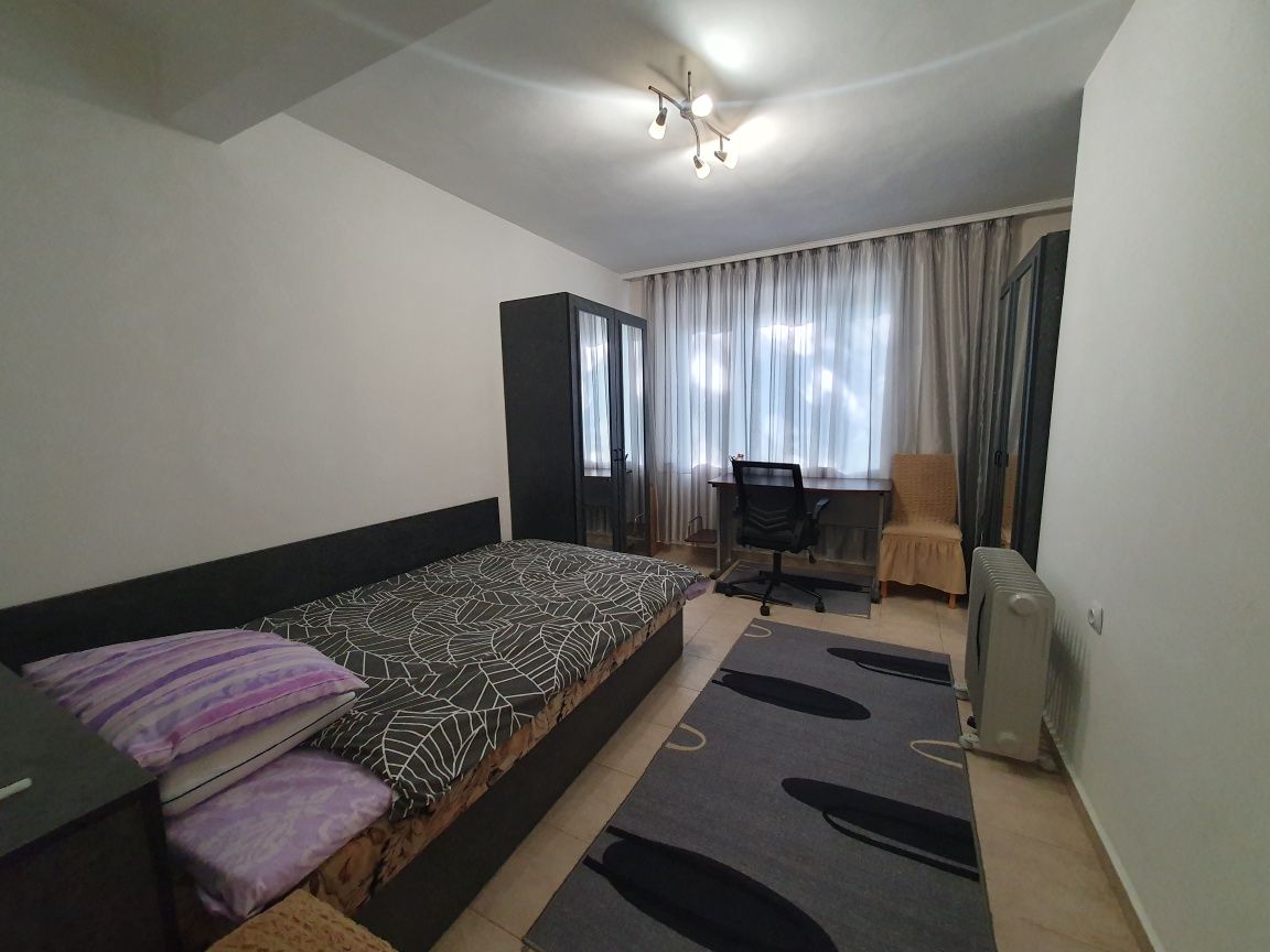 Дава се под наем Тристаен апартамент в Варна, Червен площад - 69 кв.м за 510 € - Снимка #1