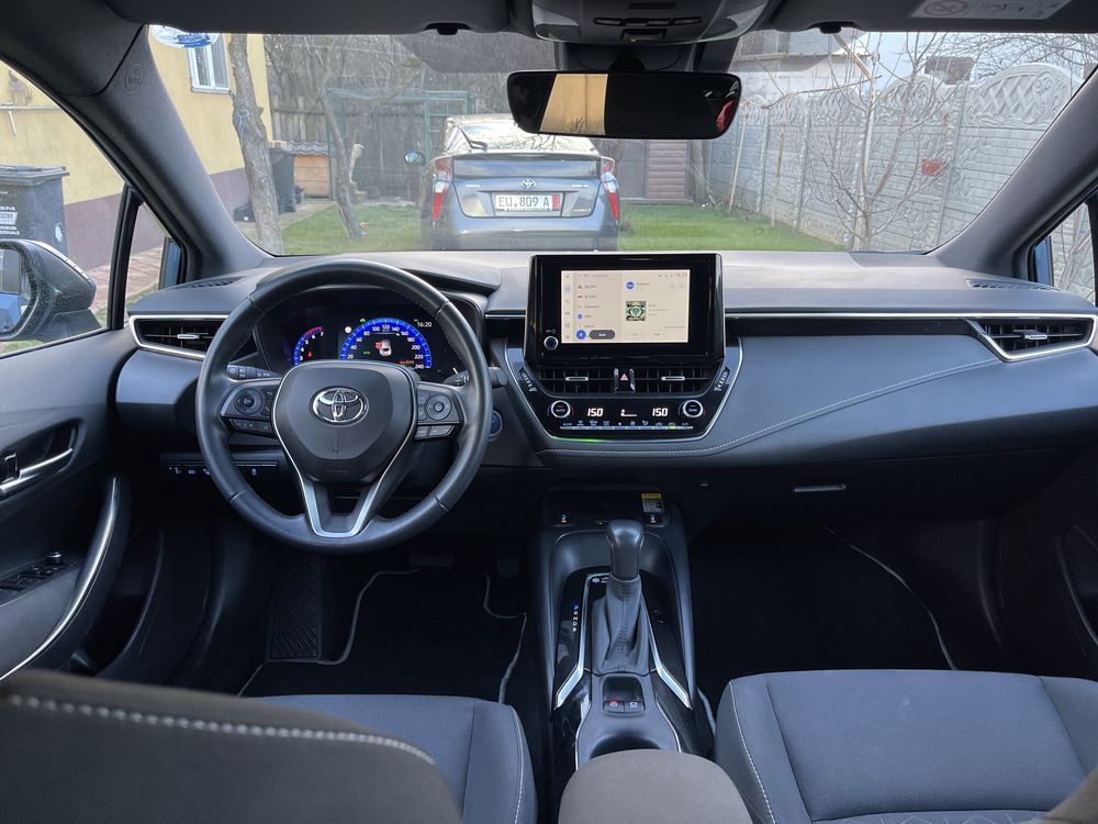 Toyota Corolla 2022 hybrid 1,8 model Bussines, baterie Li-Ion