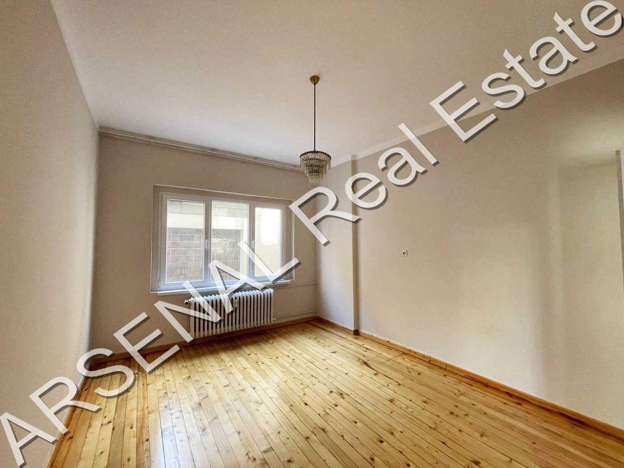 Дава се под наем Тристаен апартамент в София, Център - 106 кв.м за 650 € - Снимка #2