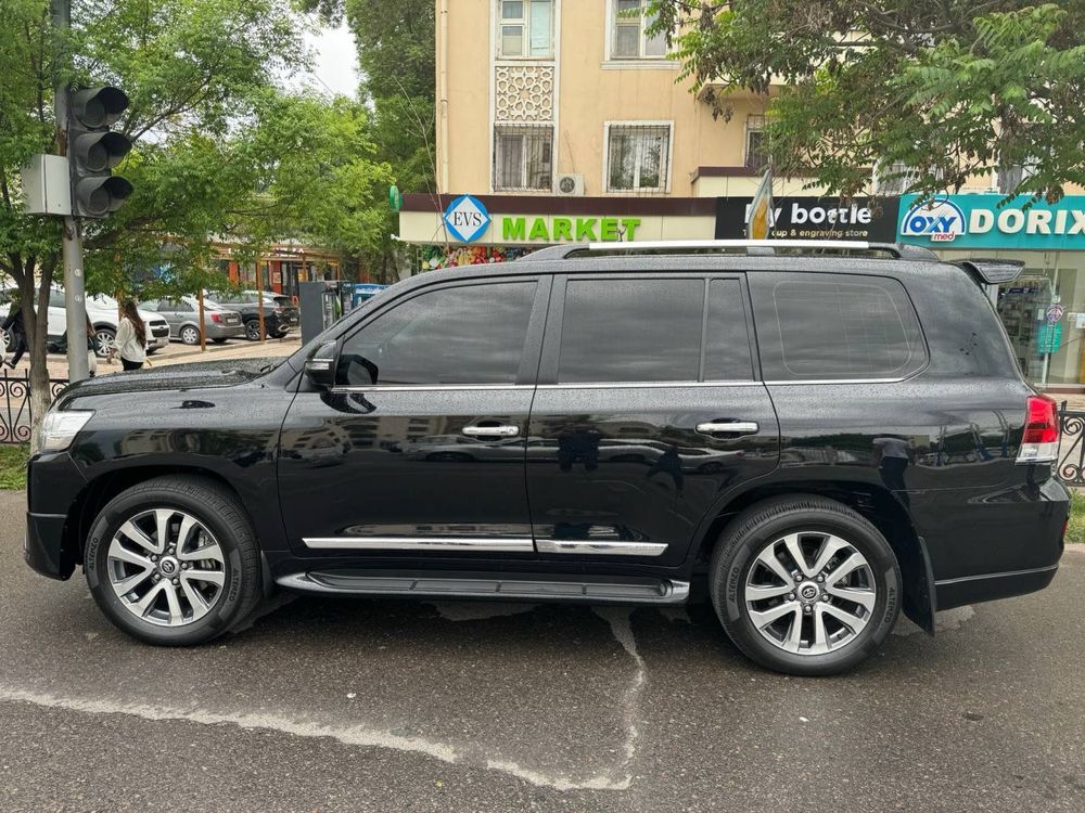 Toyota Land Crusier 200