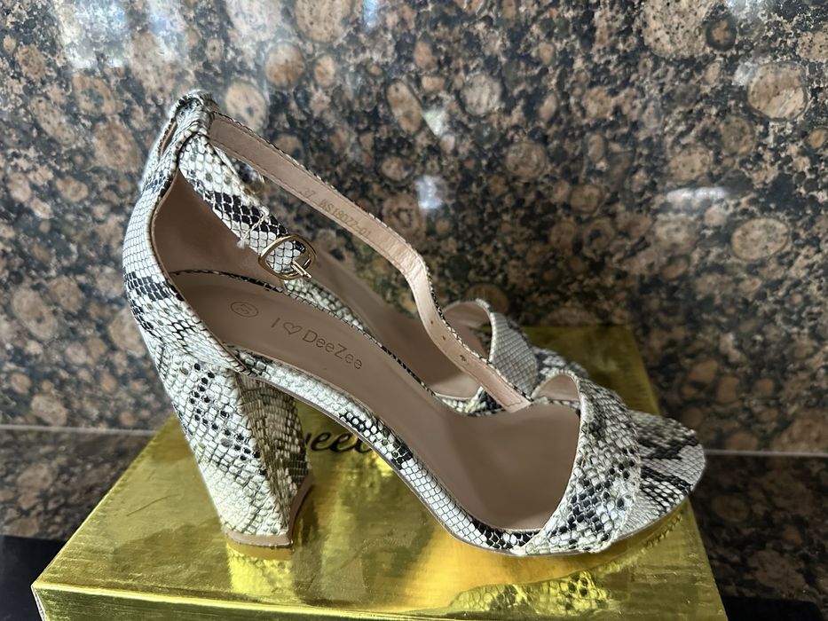 Дамски сандали DeeZee