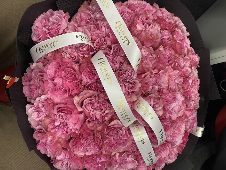 букет шикарных пионовидных роз 51шт