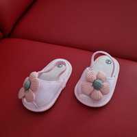 Vând săndăluțe + pantofiori pentru bebeluși, noi, arată minunat