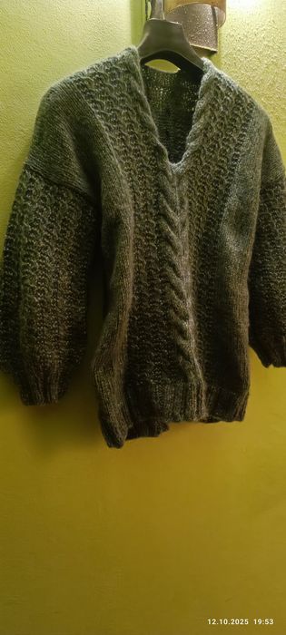 Пуловери ръчно плетиво  60лв/бр.