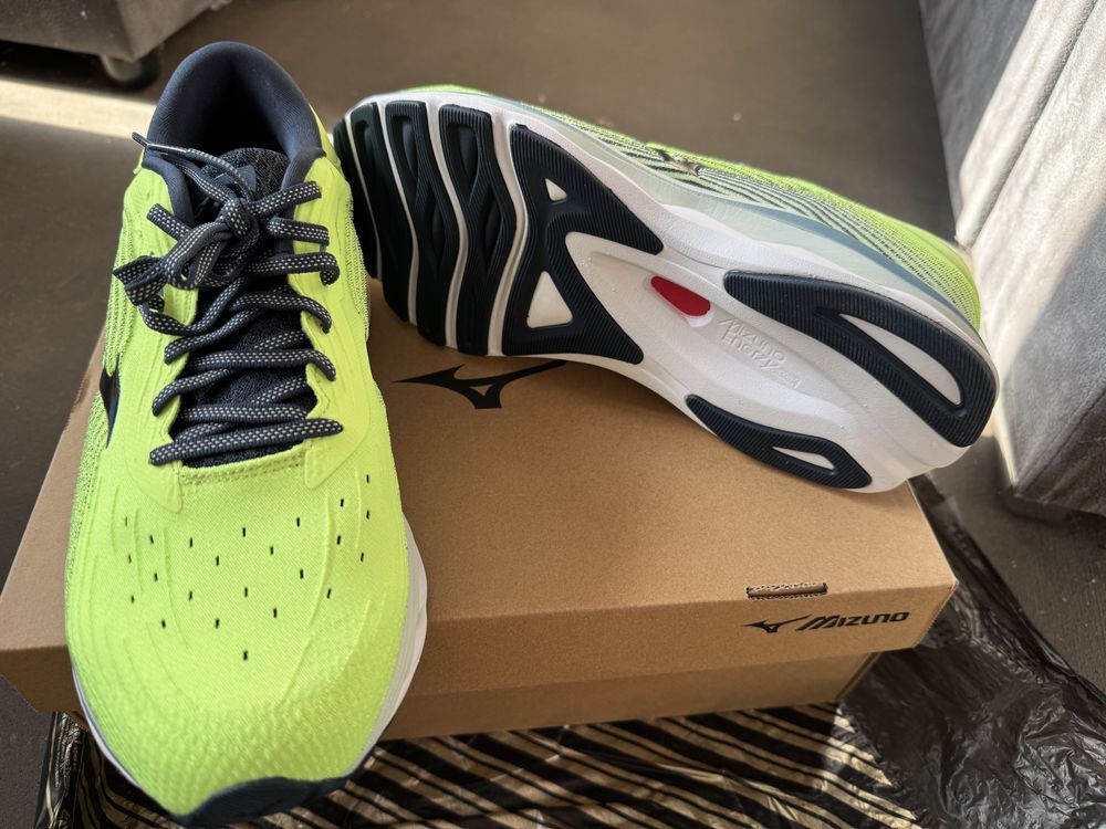 Маратонки Mizuno 42,5