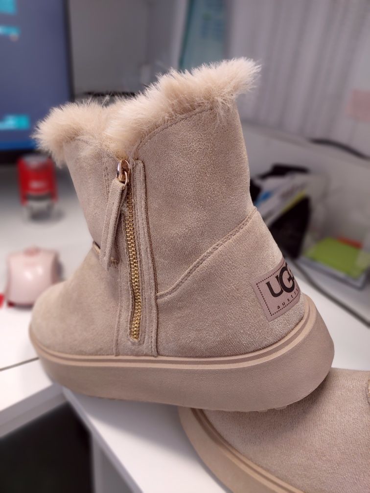 UGG-uri imblanite marimea 38