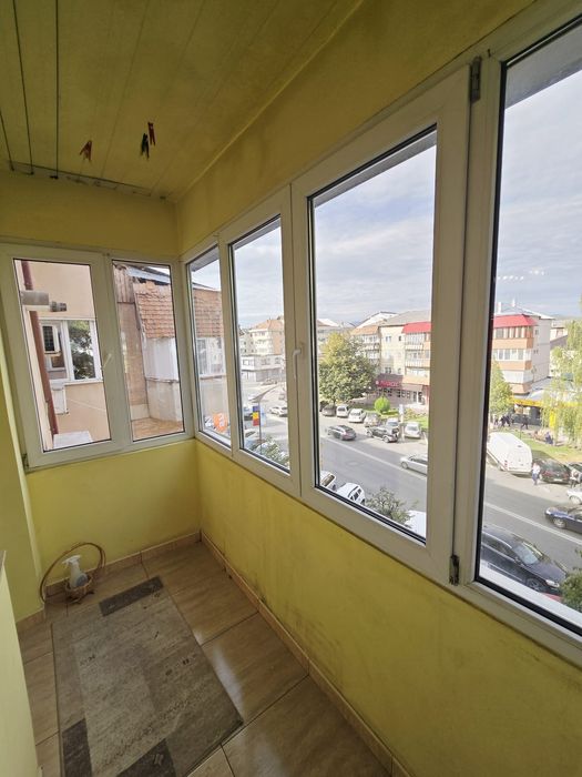 Apartament cu 3 camere + boxă și garaj de 30 mp
