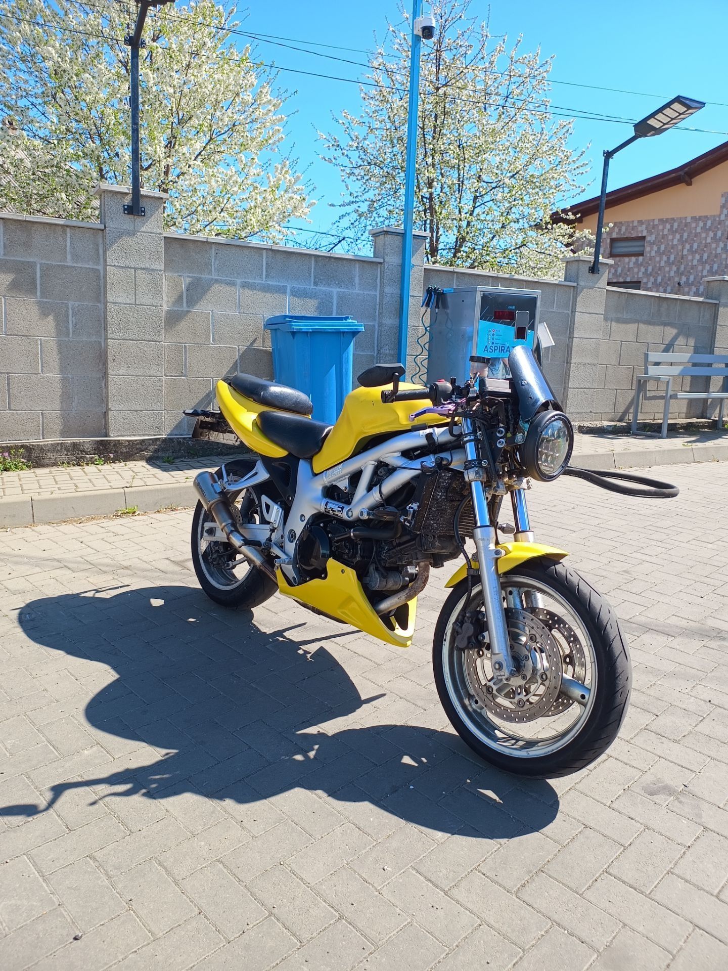 Suzuki sv650 naked (se poate limita A2)