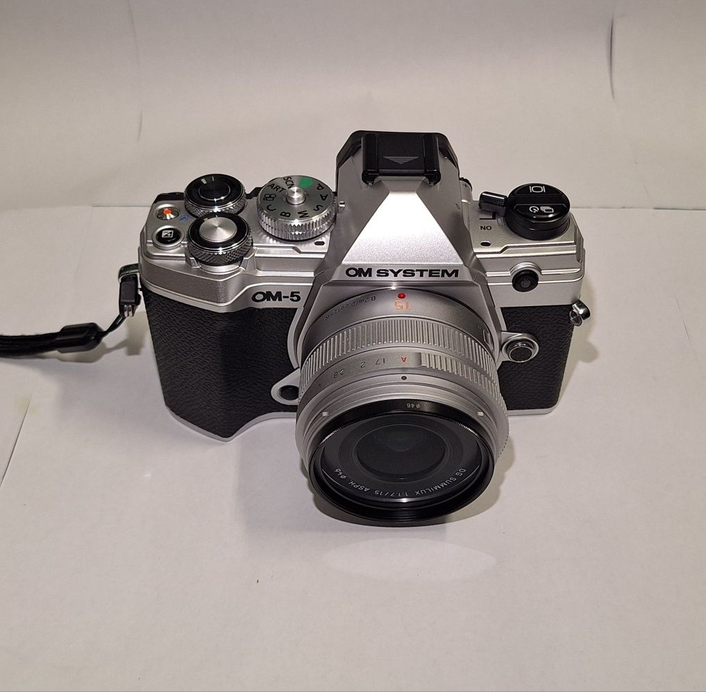 Vand
OM System OM-5 . 
Olympus om5