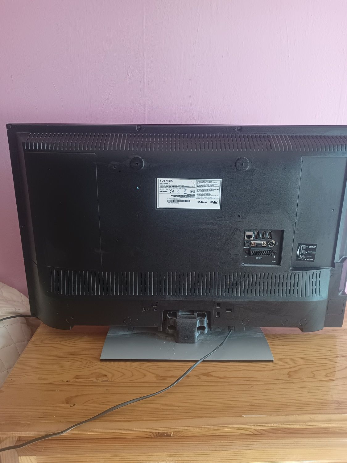 Продавам телевизор Toshiba smart