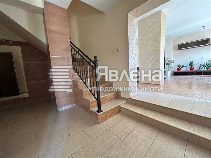Апартамент с огромен потенциал. Съчетанието от про