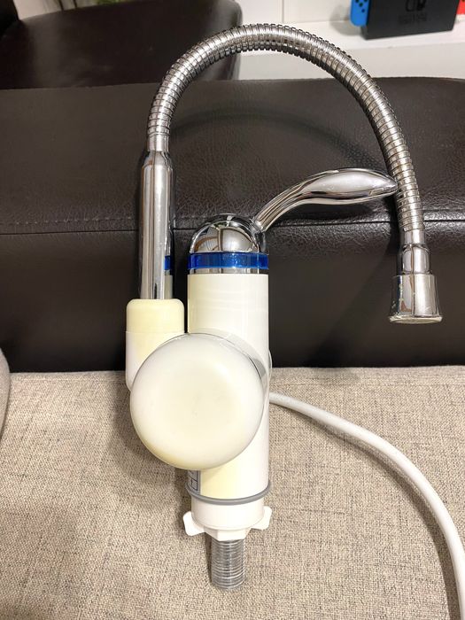 Електрически водонагревател 3000W за стоящ монтаж