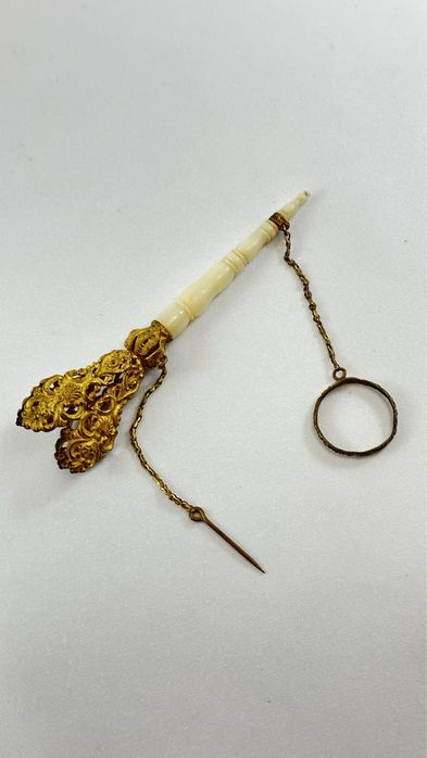 Rar! Porte Bouquet Secolul 19 Tussie Mussie Sidef bronz dore vechi