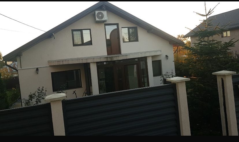 Persoana fizică vând Casă Modernă Ciurbesti /Miroslava