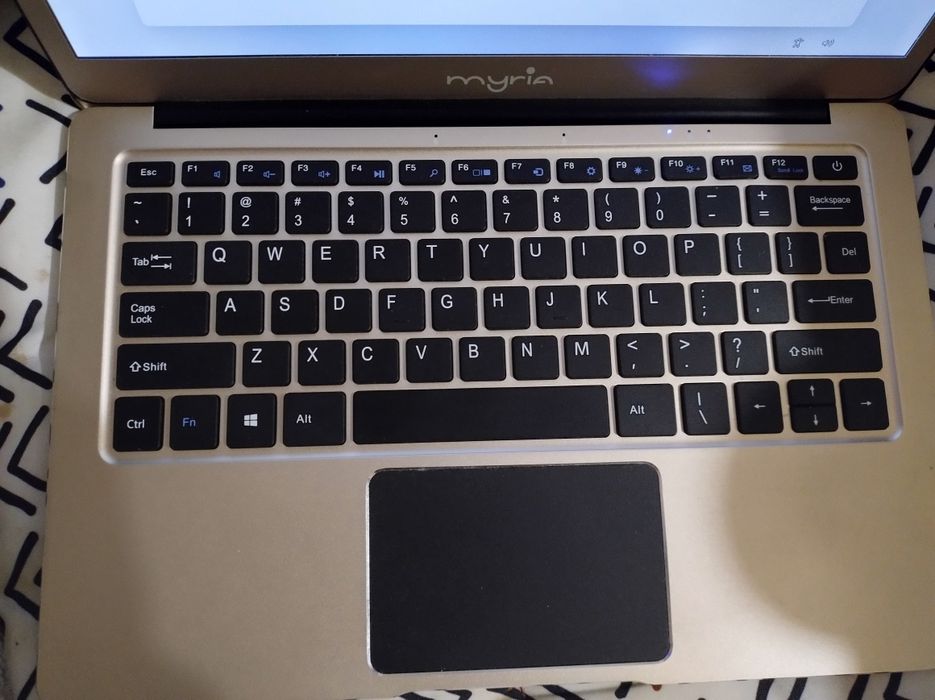 Laptop Myria MY8305