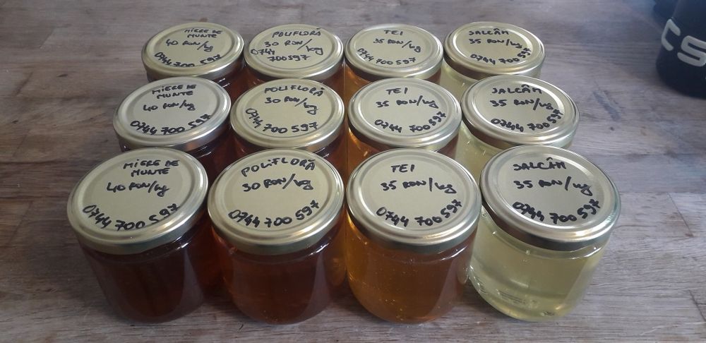 Vand miere din stupina. Salcam 35 ron, poliflora 30 ron, tei 35 ron. T