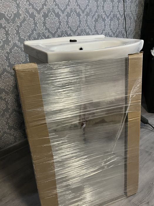Mobilier de baie + lavoar + oglinda