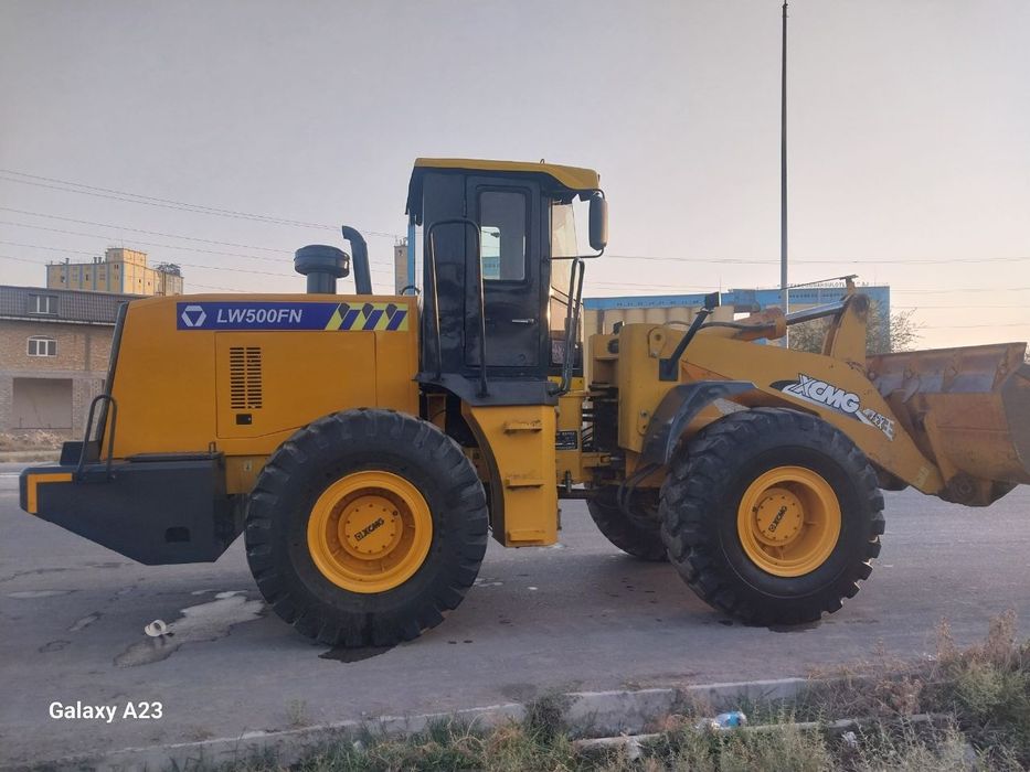 Погрузчик LW500F 3 кубали срочно сотилади