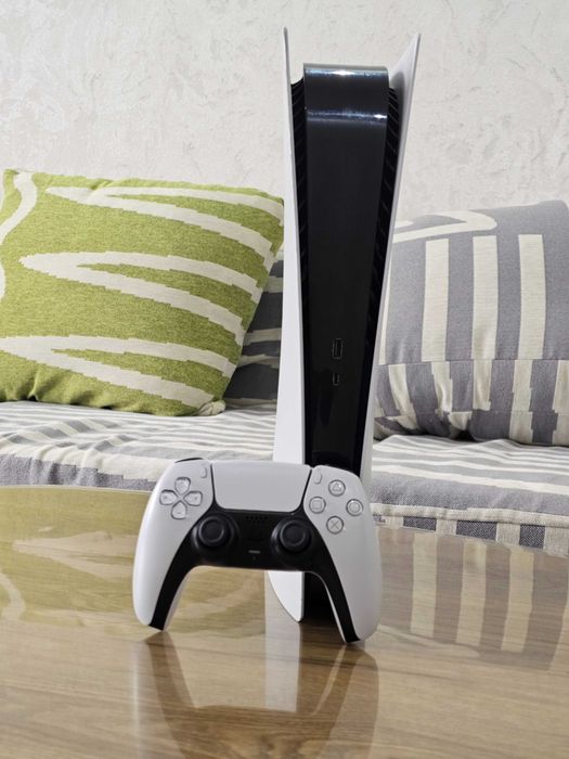 Продам Playstation 5 в идеальном состоянии 13 топ играми на борту, Ps5