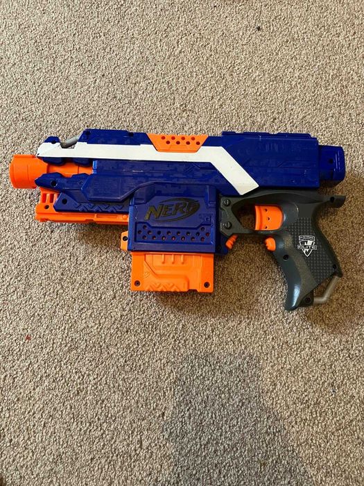 Pușcă Nerf Stryfe, ca nou, jucărie, armă cu gloanțe de spumă