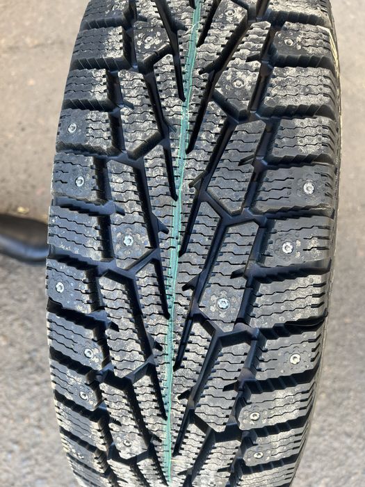 Продам зимние шипованные шины