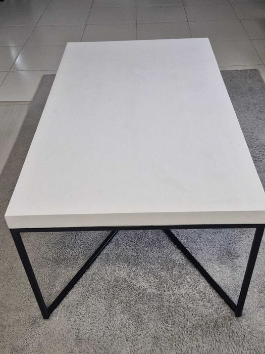 Vand masuta de cafea din lemn masiv cu structura metalica