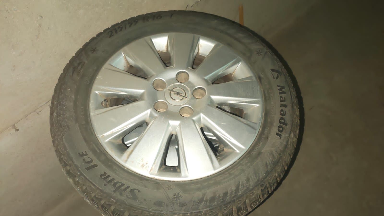 Зимние шины 215/55 R16