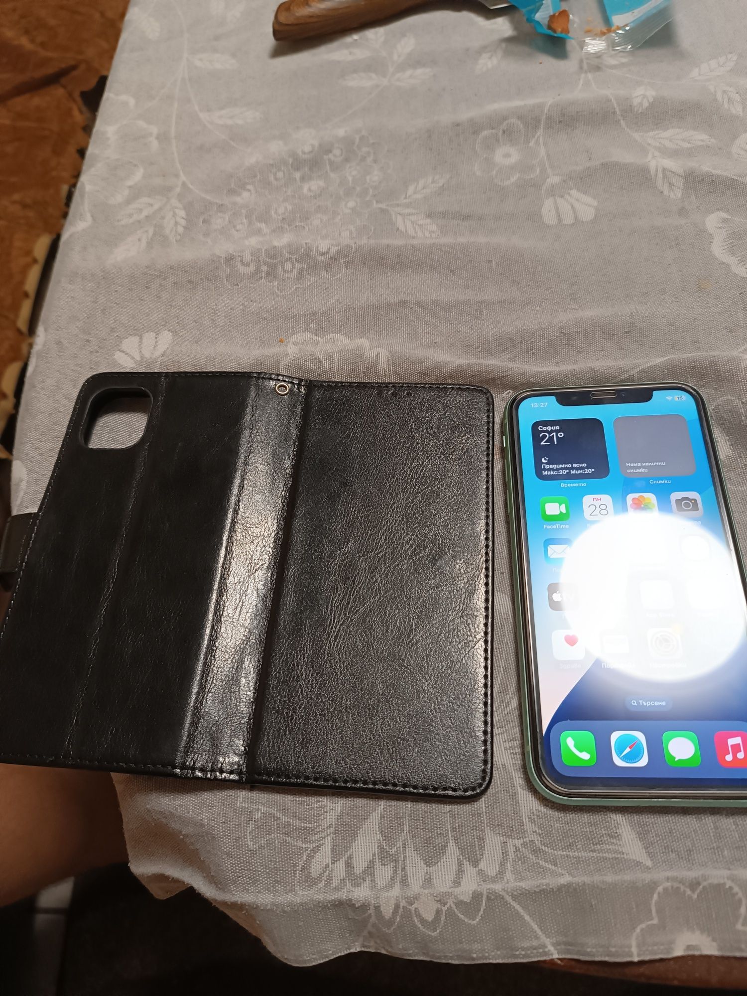 iPhone 11 64gb 76 процента батерия