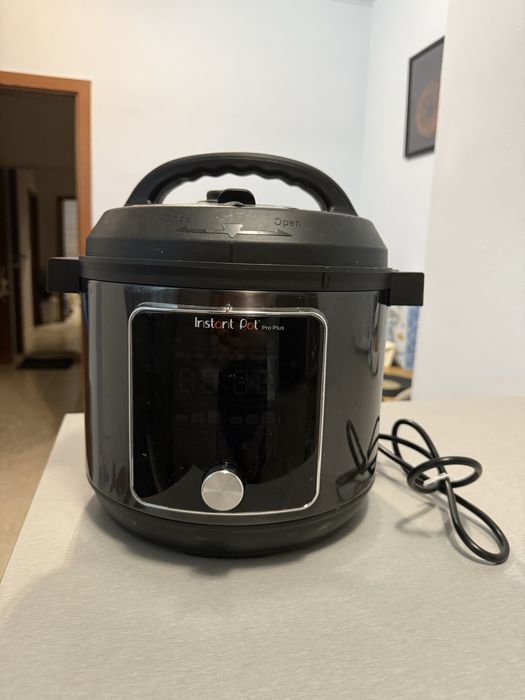 Мултикукър Instant Pot Pro Plus 5.7L (10-в-1)