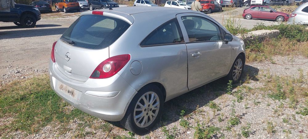 Opel Corsa 1,2 i , Опел Корса Д на части!
Октомври 2009