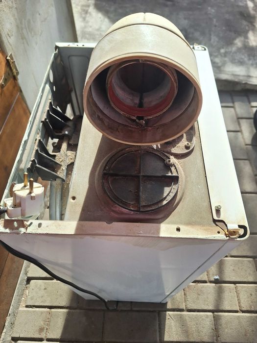 Vând centrală pe gaz Ariston