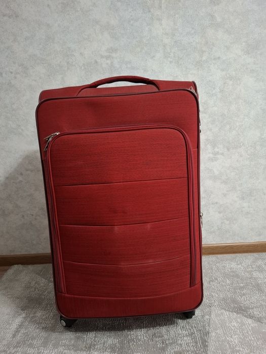 Чемодан дорожный