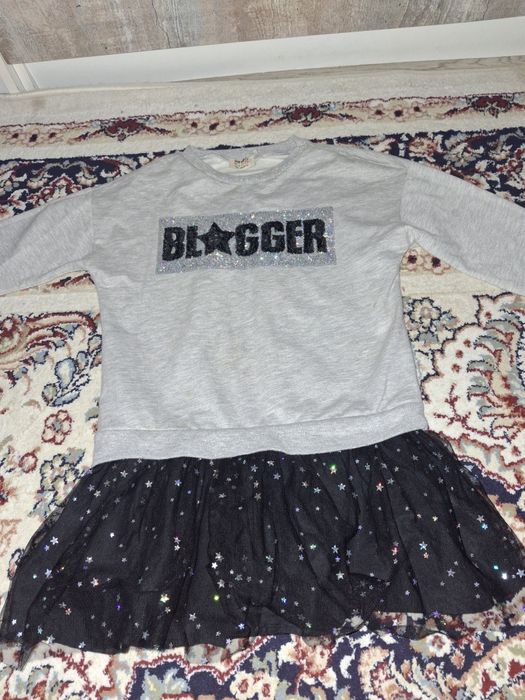 Платье для девочек 7-8лет 122-128см почти новое одевали немного