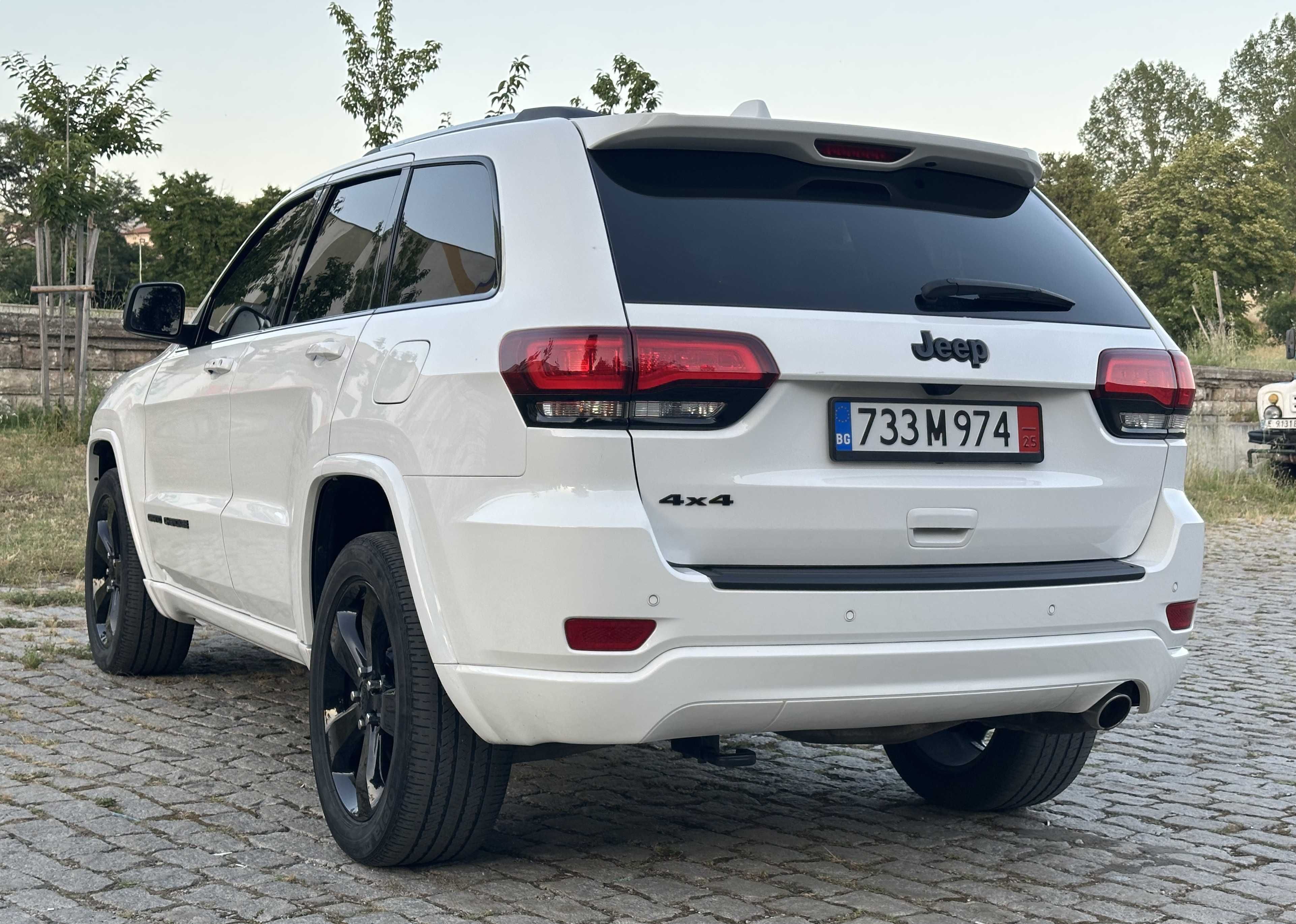 Jeep Grand Cherokee Laredo 4x4, 37 000 км., Black&White Edition