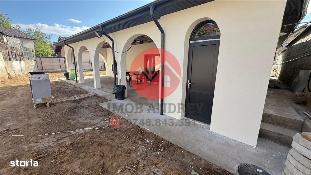 Casa spatioasa cu 3 camere si curte mare, în zona centrala