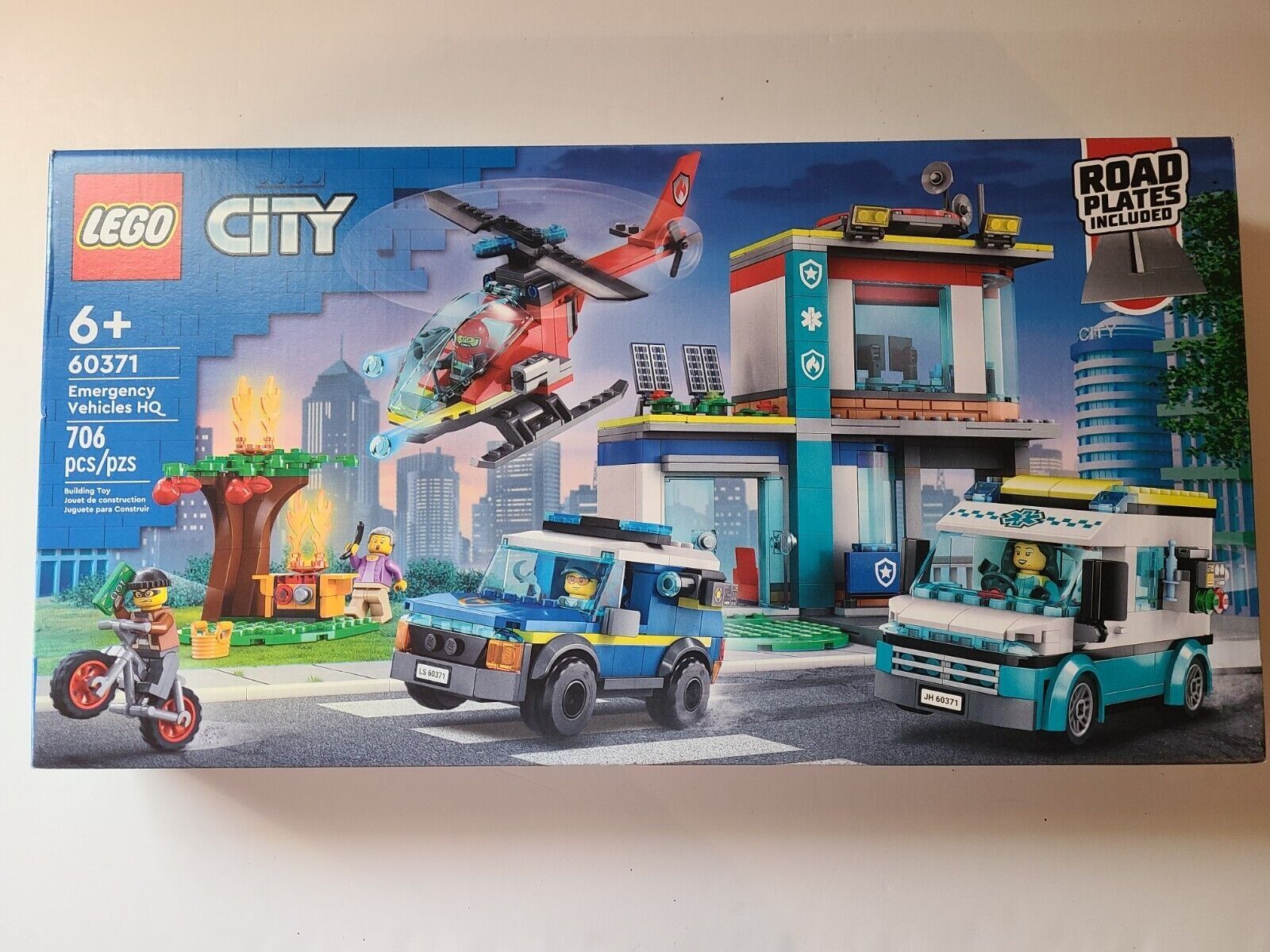 LEGO City Centru pentru vehicule de urgenta 60371