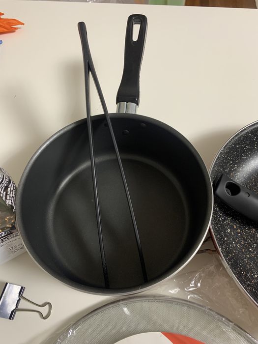 Set ustensile menaj toate noi