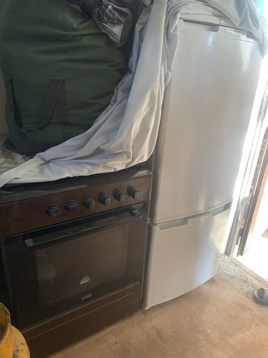 Продам газовую плиту и холодильник
