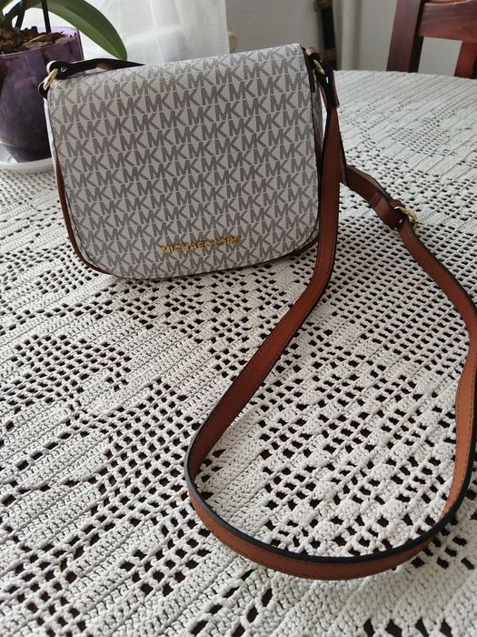 Дамски спортно елегантни чанти