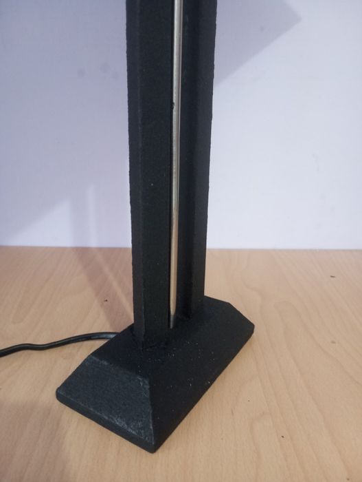 Дизайнерска геометрична настолна лампа