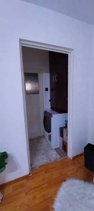 apartament cu 3 camere, Al.Nucului, etaj 2