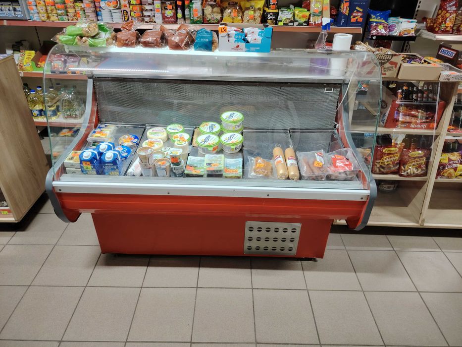 Vitrina pentru mezeluri