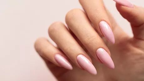 Aplic unghii cu gel constructie 70 lei tips 70 lei