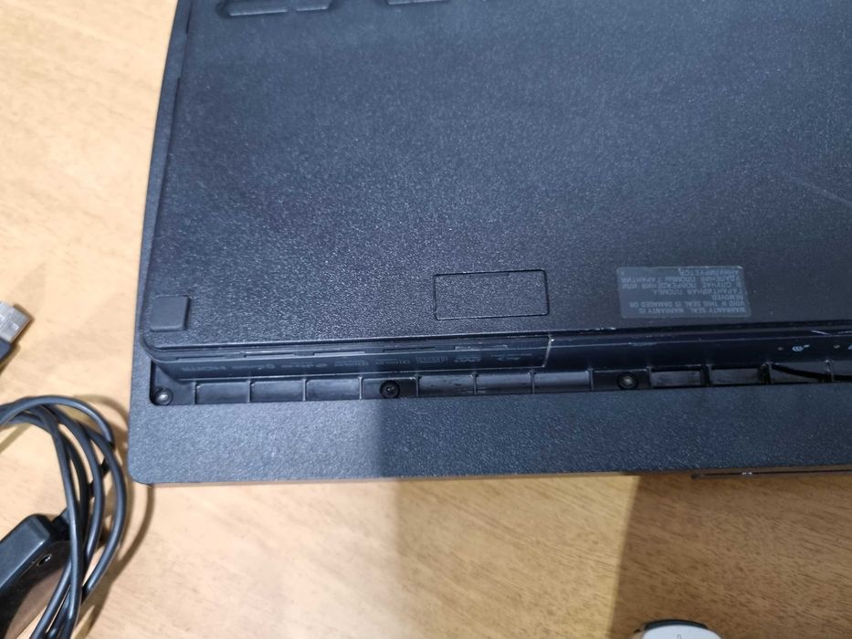 Playstation 3 slim sotiladi