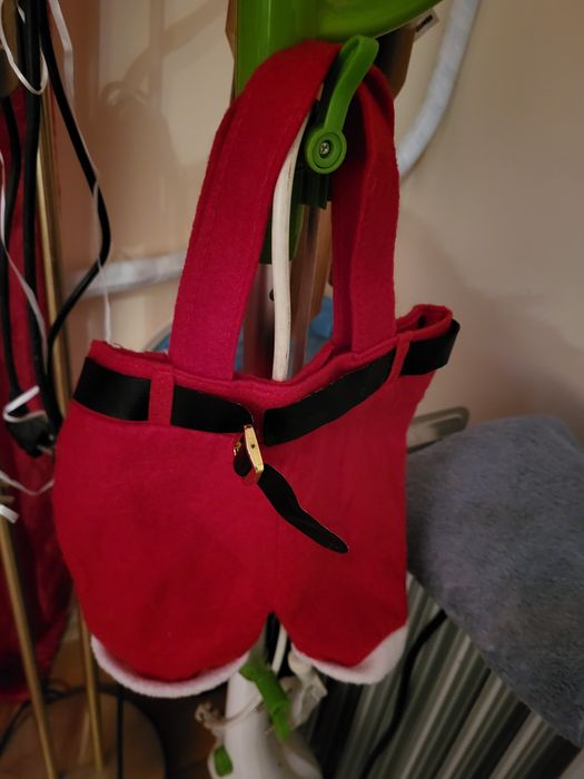 Дамска чанта в бяло,  червено и синьо