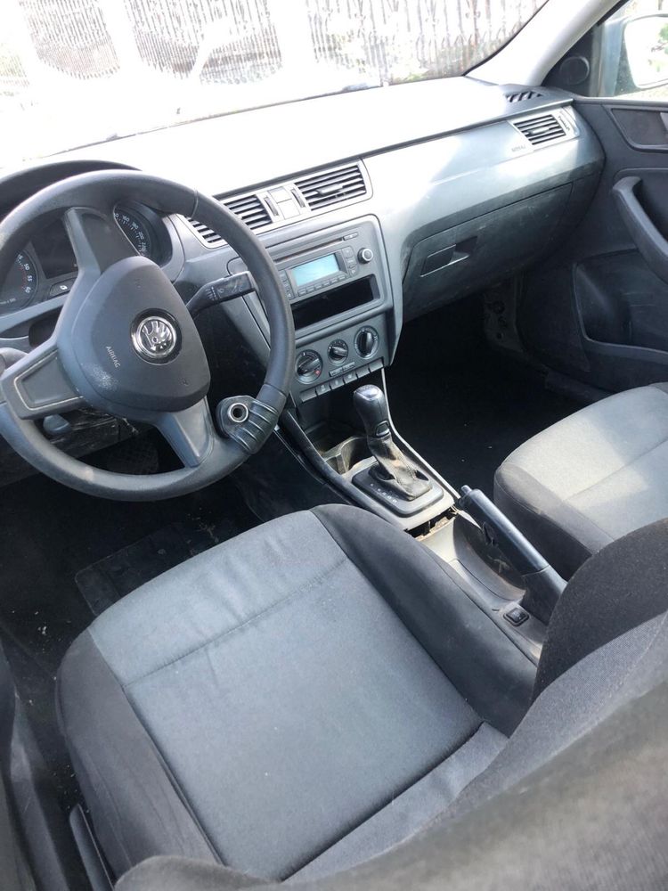 Skoda Rapid 1.6 inundat