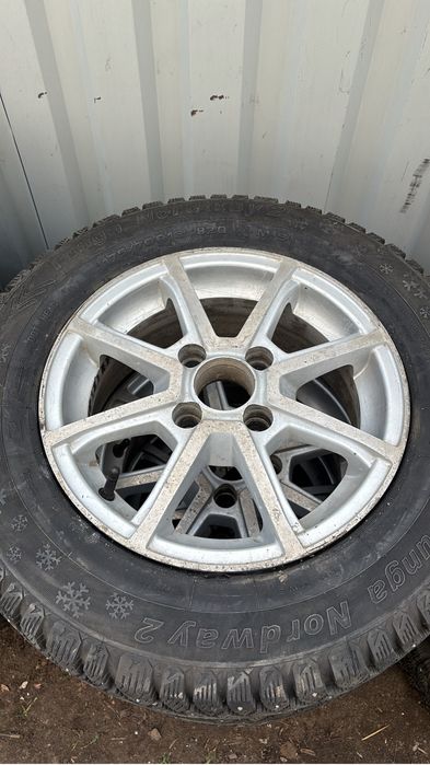 Продам зимний комплект на ваз 175/70/13 4.98 р13 зима шипы