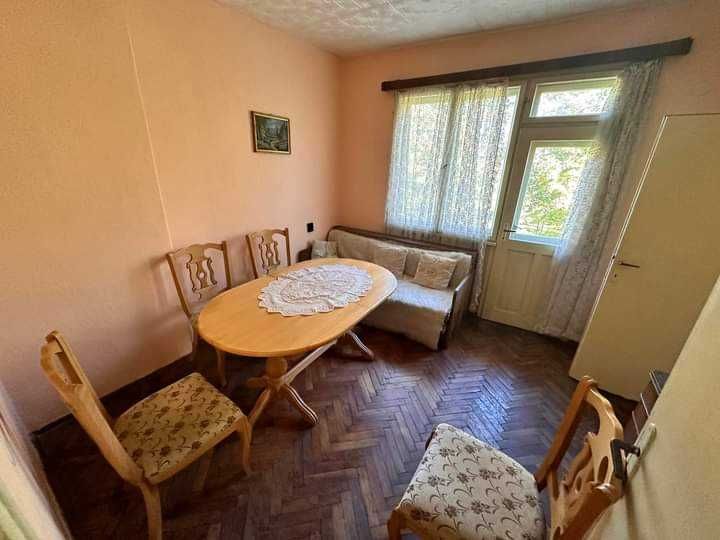 Дава се под наем Тристаен апартамент в с. Горна Липница, Област Велико Търново - 100 кв.м за 178.5 € - Снимка #2