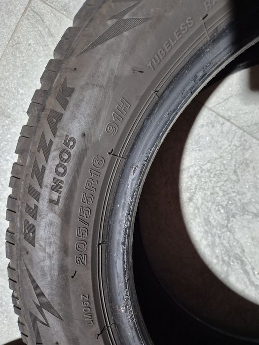 Vând cauciucuri 205/55/16 M+S 2 seturi diferite imp Germania